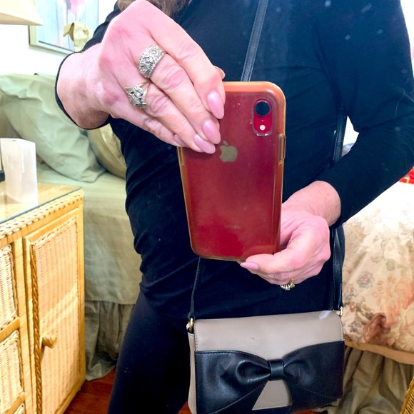 Kate Spade mini bag with attractive bow. - Picture 3 of 5